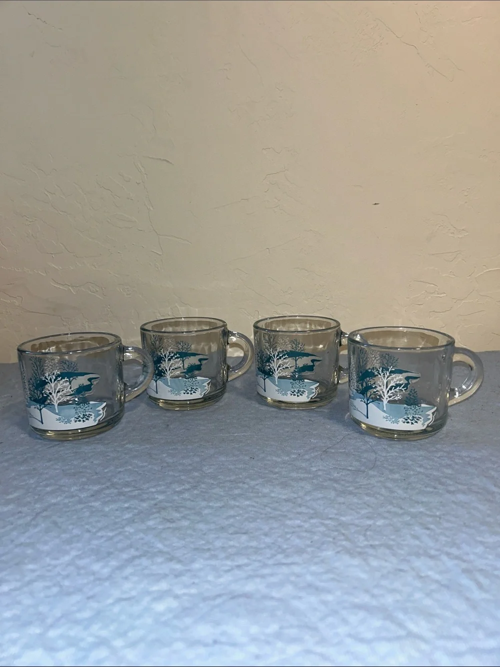 Set of 4Anchor Hocking clear glass coffee mugs featuring a blue-and-white winter